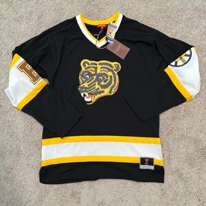 Mitchell & Ness Women's Boston Bruins Black Long Sleeve V-Neck Jersey
